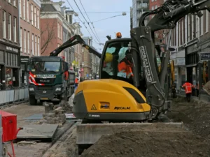 सड़क निर्माण में मीडियन median in road construction